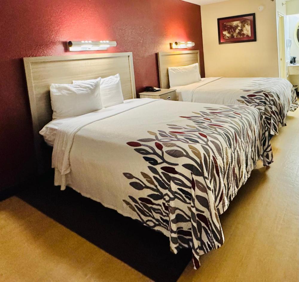 Deluxe Room with Two Double Beds Smoke Free interior
